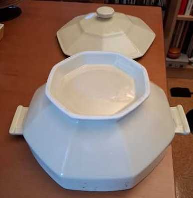 Terrina em porcelana de Coimbra