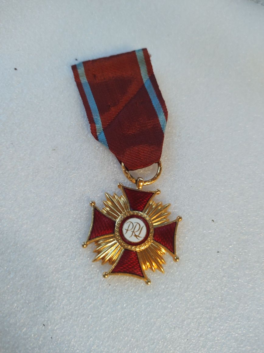 Zabytkowy złoty krzyż zasługi