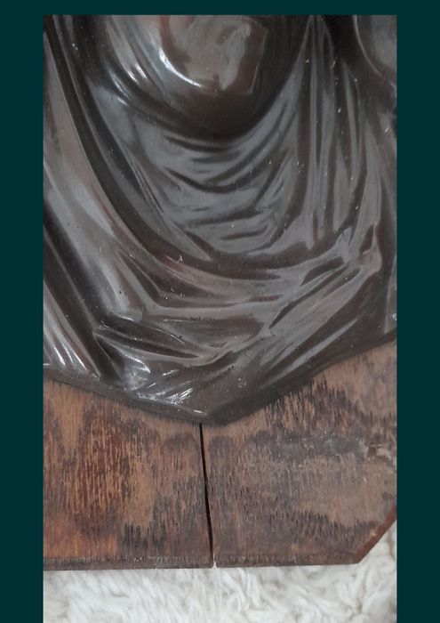 Płaskorzeźba twarz Maryji drewno