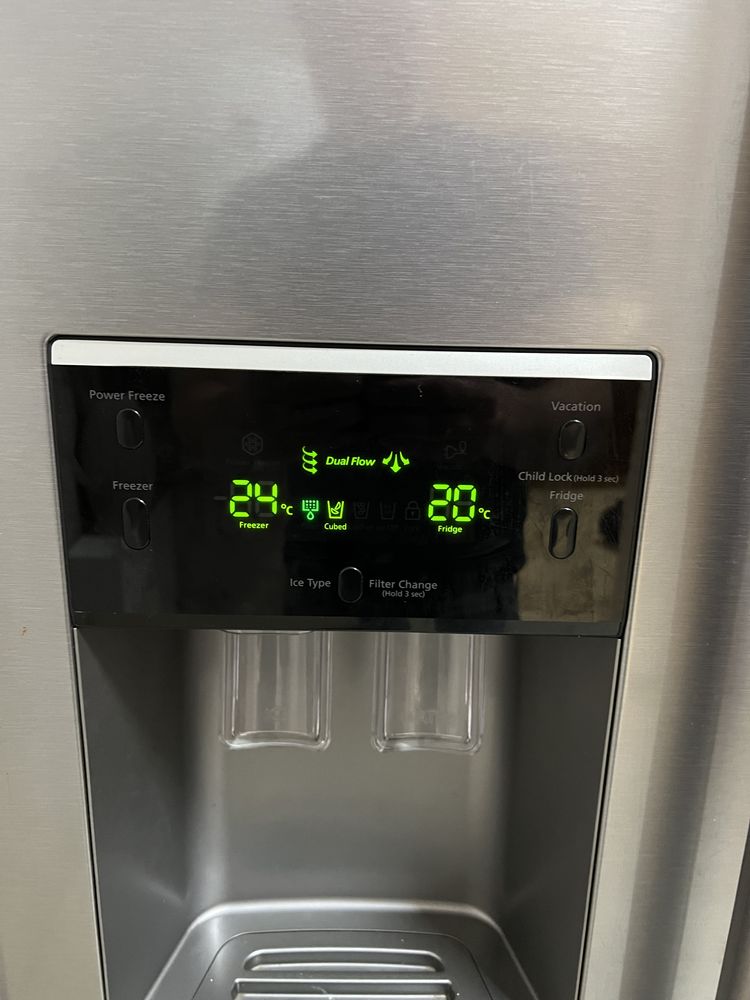 Холодильник Samsung  ( не холодить )
