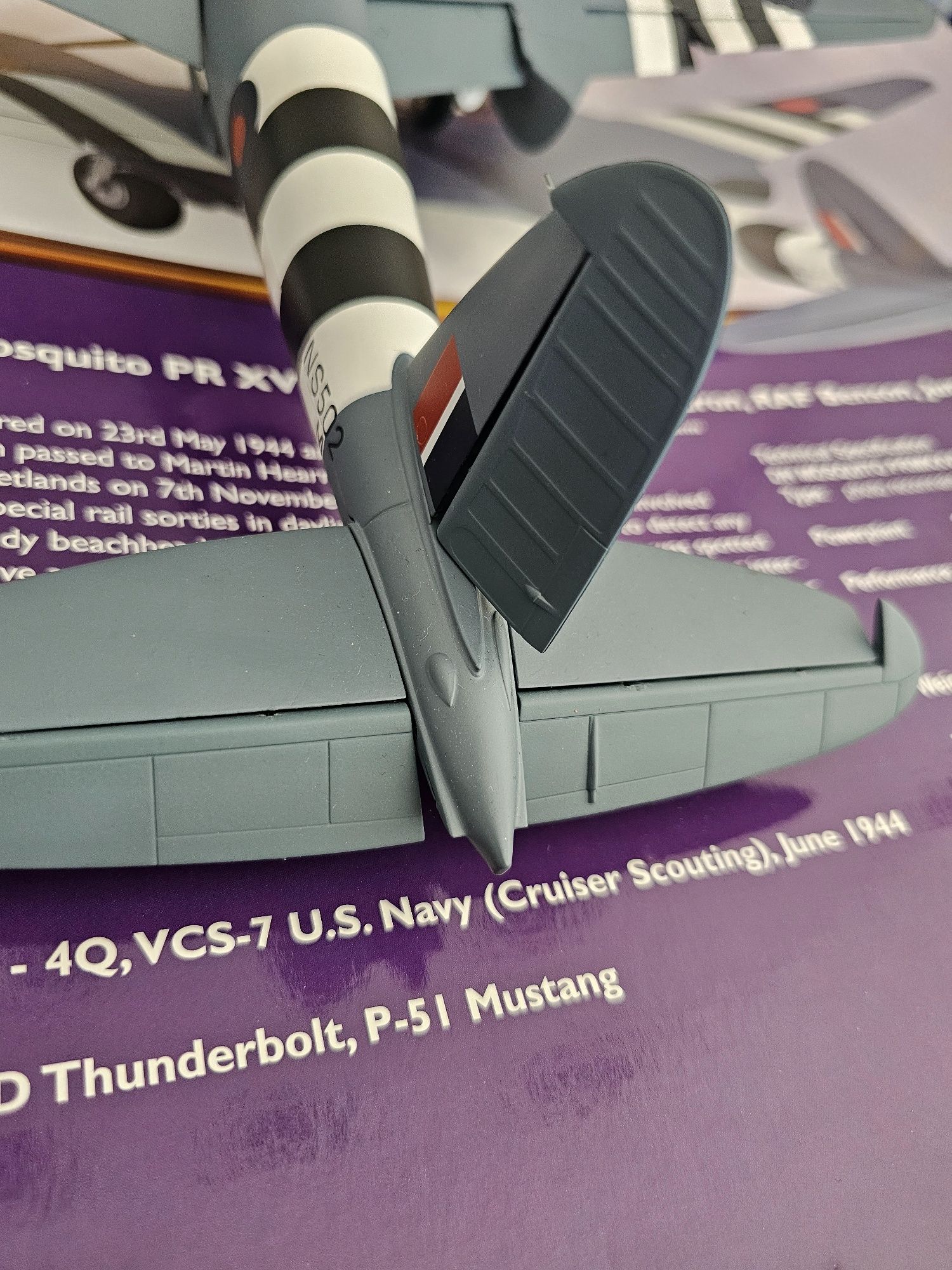 Samolot Dh Mosquito Corgi 1:32