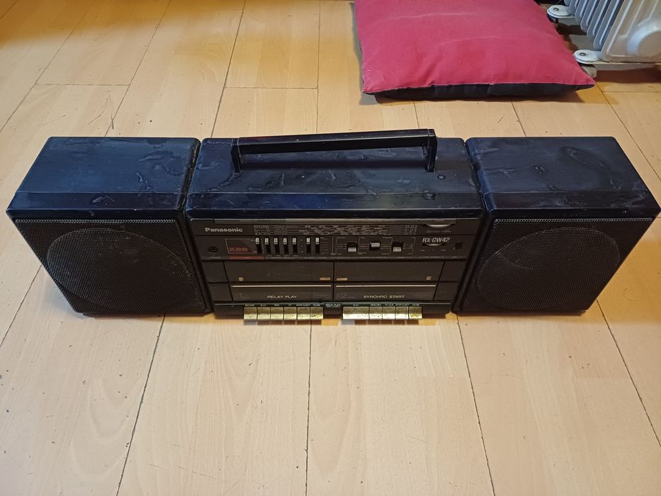 Radio cassete dos anos 80/90 para decoração  "vintage' não funciona.