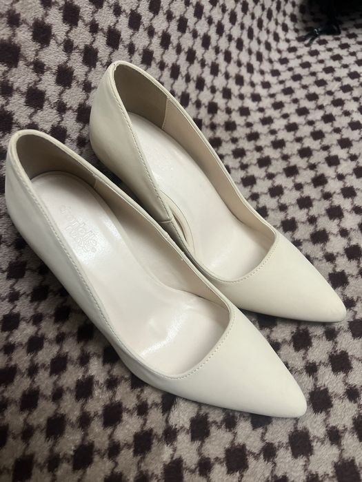 Гарні туфлі лодочки