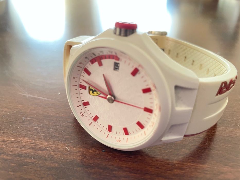 Zegarek sportowy Ferrari
