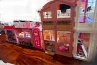 Conjunto de casa e estúdio da barbie equipadas