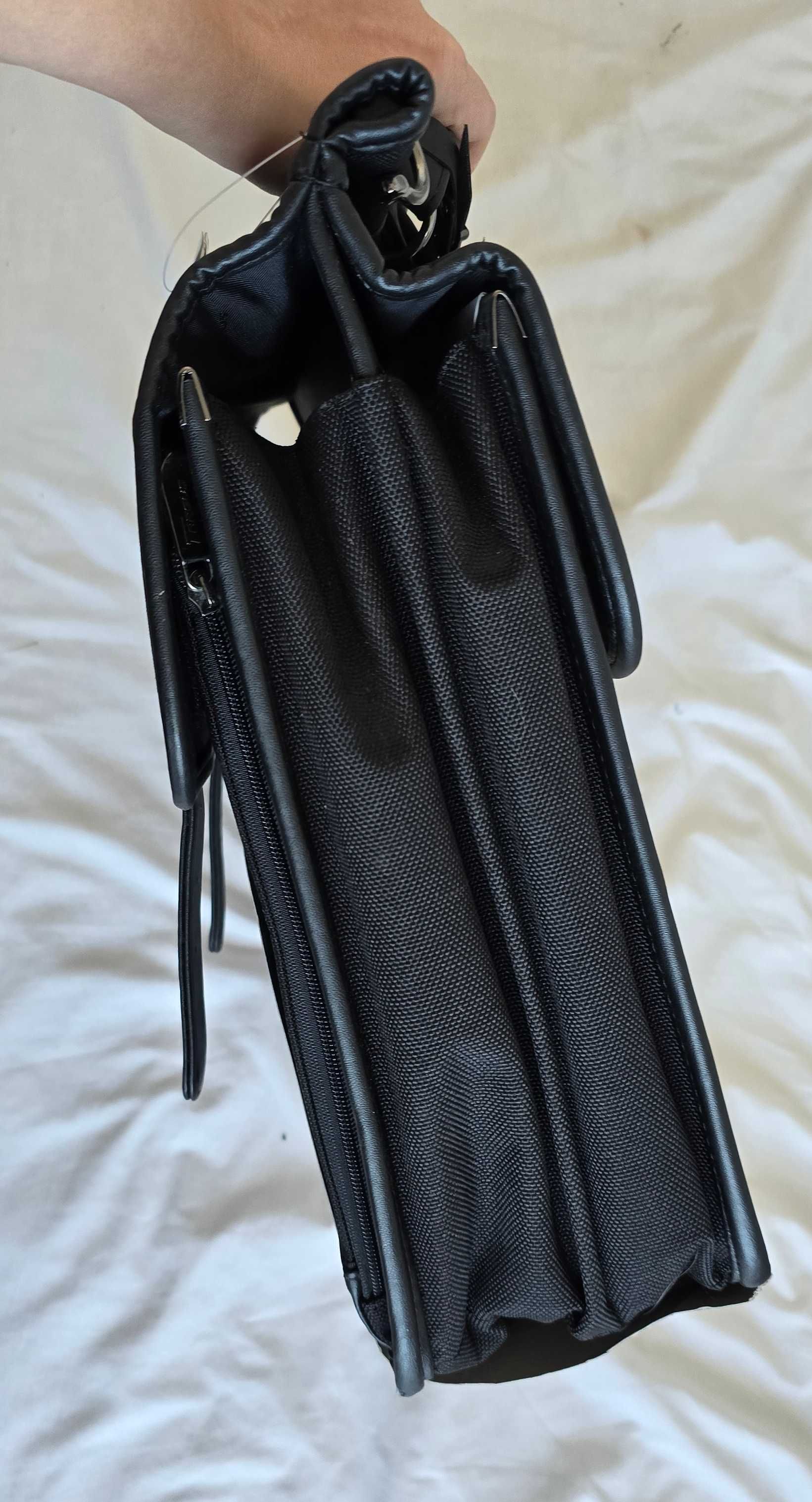 Solidna duża nowa torba na laptopa TARGUS Model CF 93 z metkami