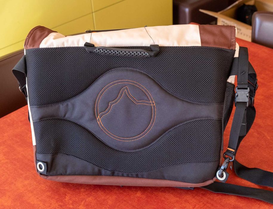 Sacos Lowepro transporte computador 13/14" e 16/17" - NOVOS