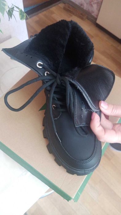 Продам ботинки подростковые