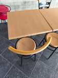 Mesa e cadeiras de café