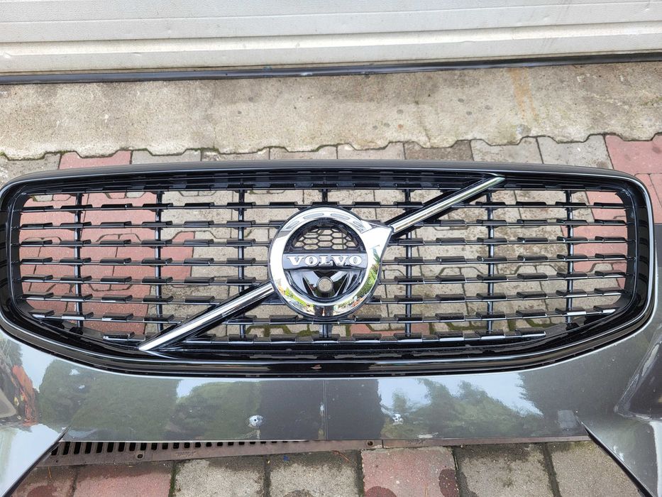 zderzak przód volvo xc 60 II lift R-DESIGN