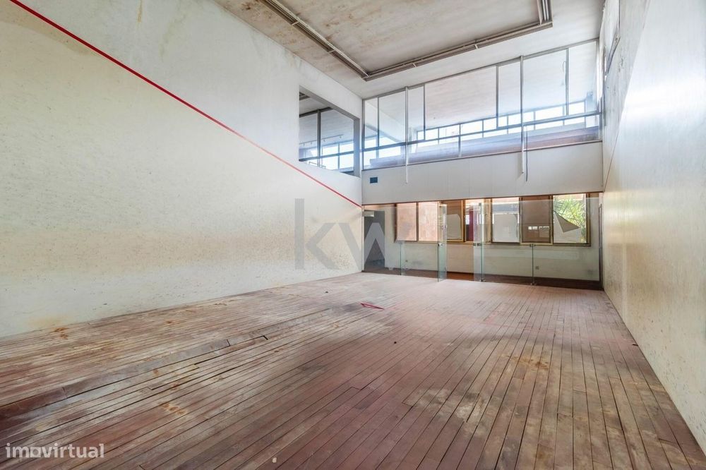 Investidores! Espaço Comercial com arrendamento por 20 anos! 7.6% rent