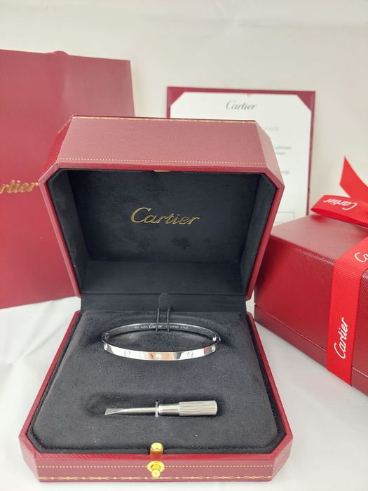 Золотой браслет Love с бриллиантами в стиле Cartier