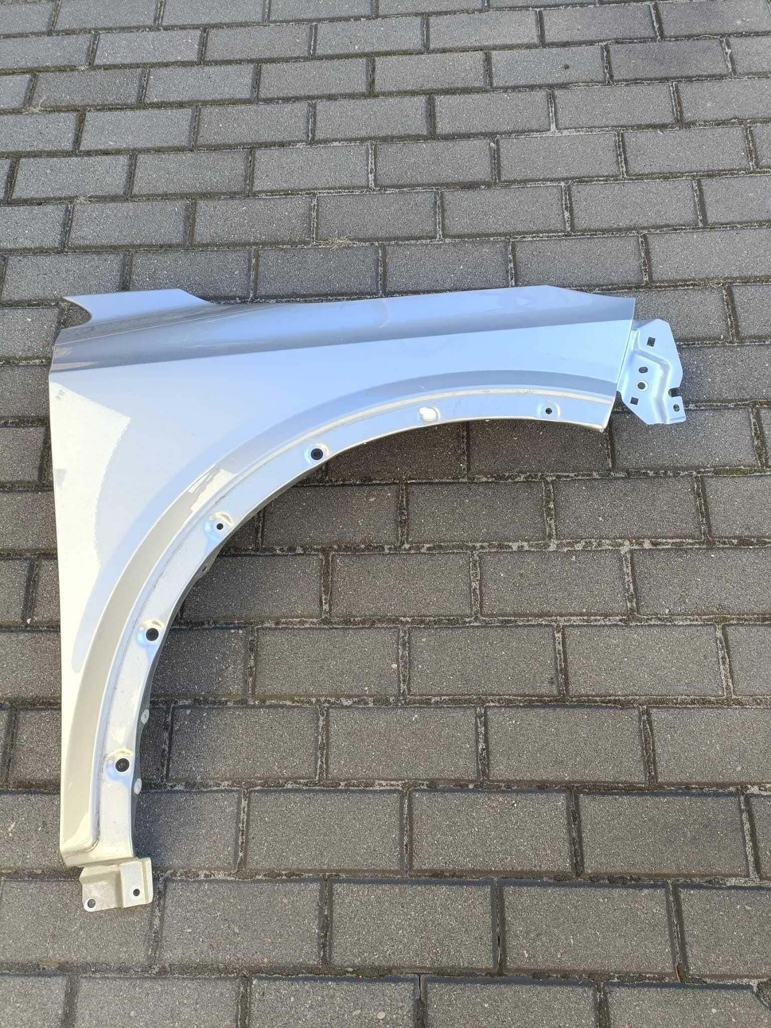 Błotnik Prawy Nissan Qashqai 2023 - Stan IGŁA.