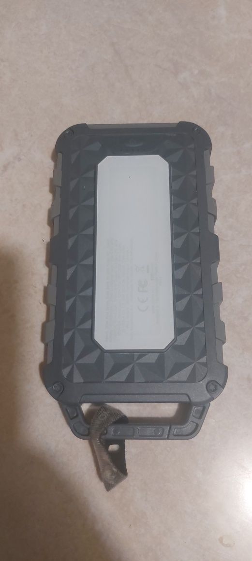 Зовнішній акумулятор (павербанк) із сонячною панеллю Xtorm Fuel Series