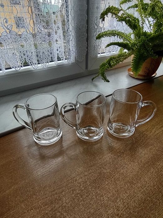 Śliczne kufle do piwa w stanie idealnym