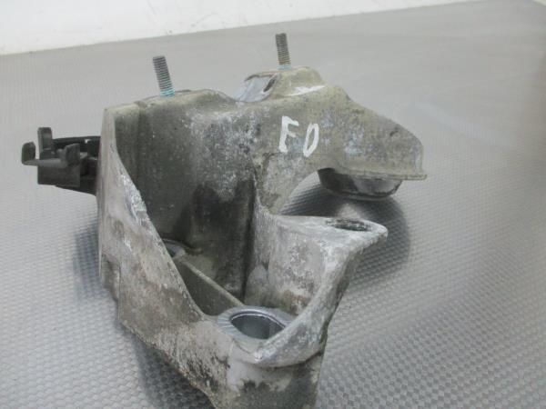 Apoio do motor VOLKSWAGEN Passat (3B2)
