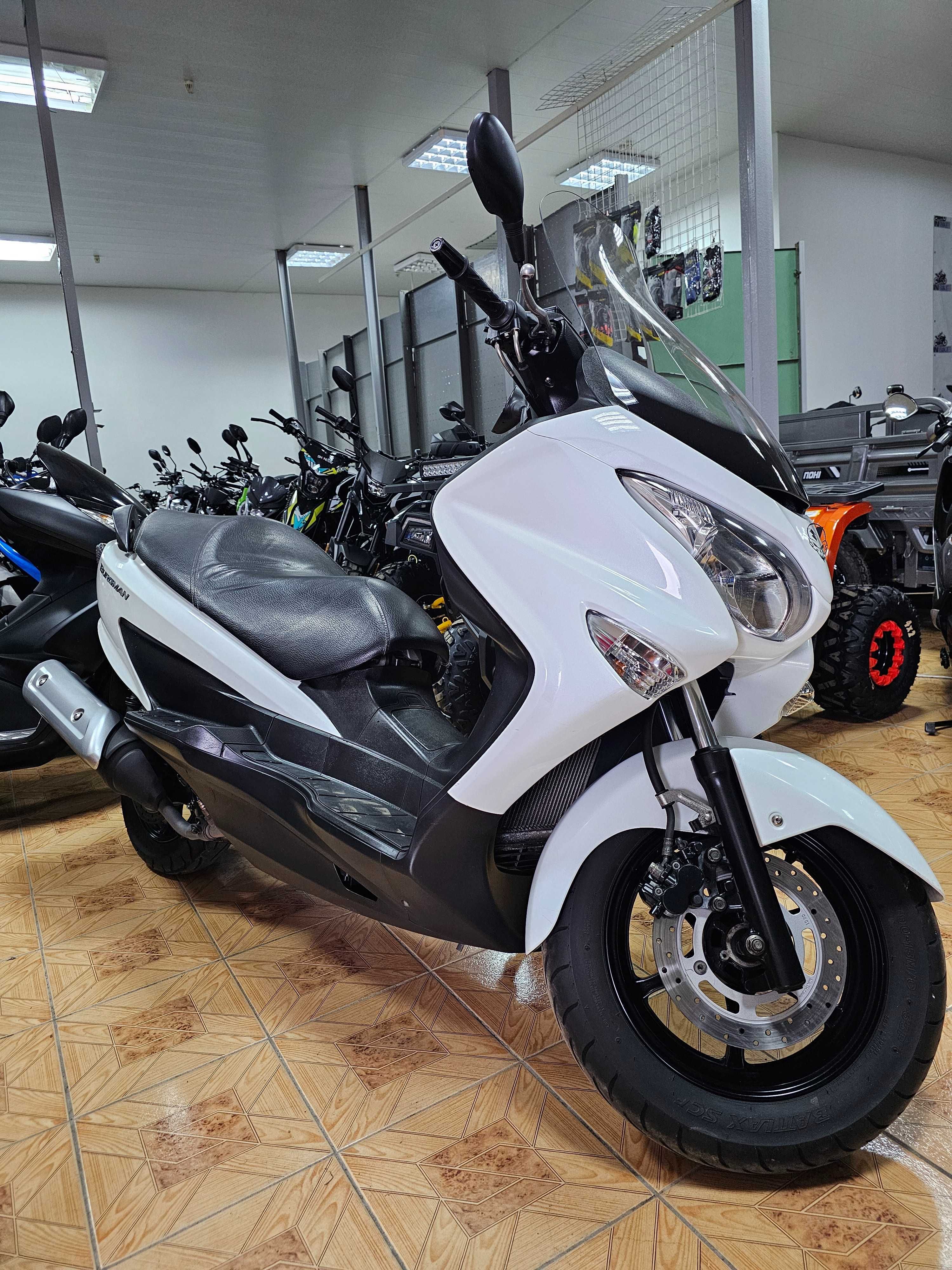 Максі скутер Suzuki Burgman 200