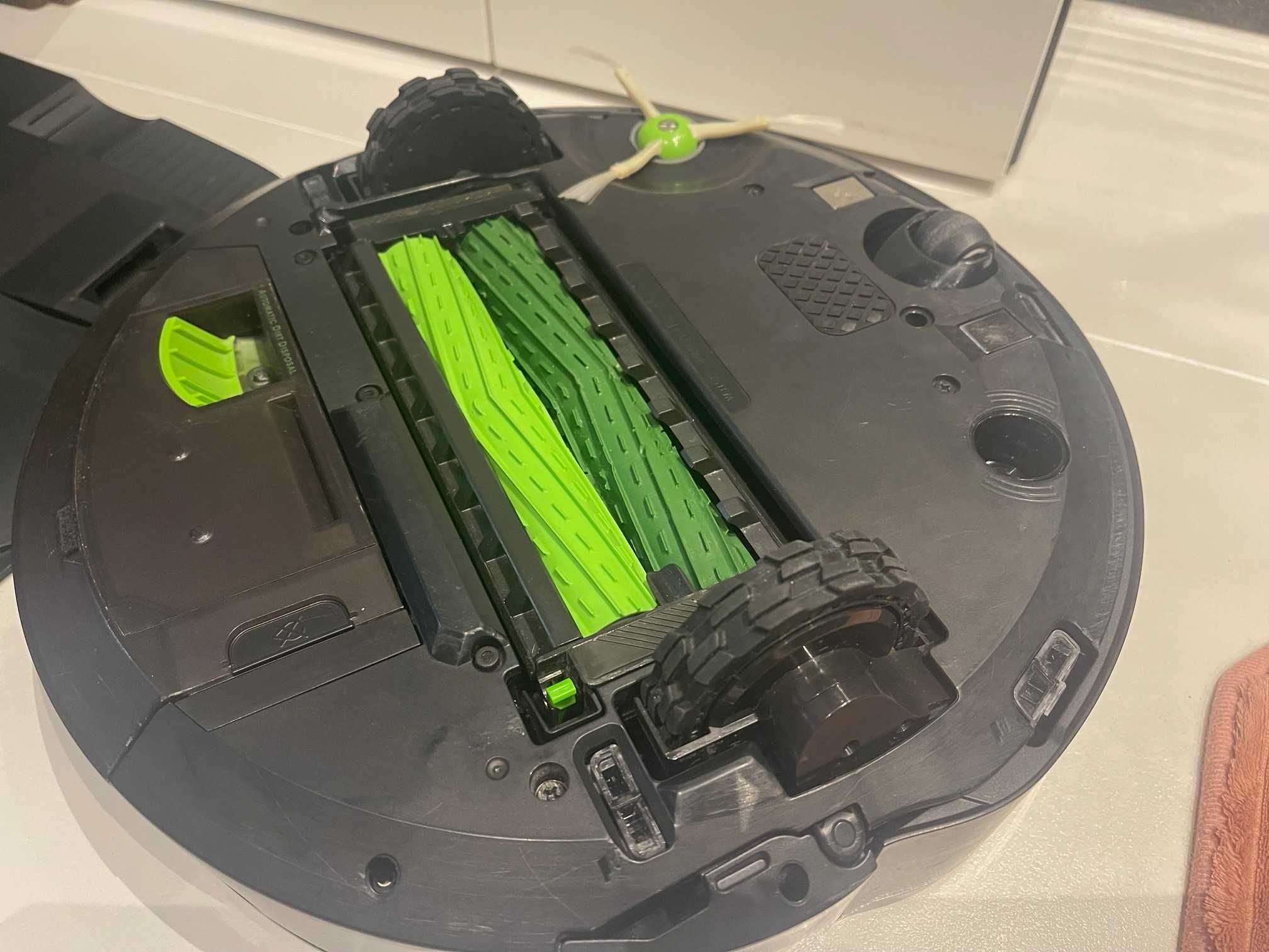 iRobot Roomba Combo j7+ robot sprząt-mopujący Stacja samoopróżniająca