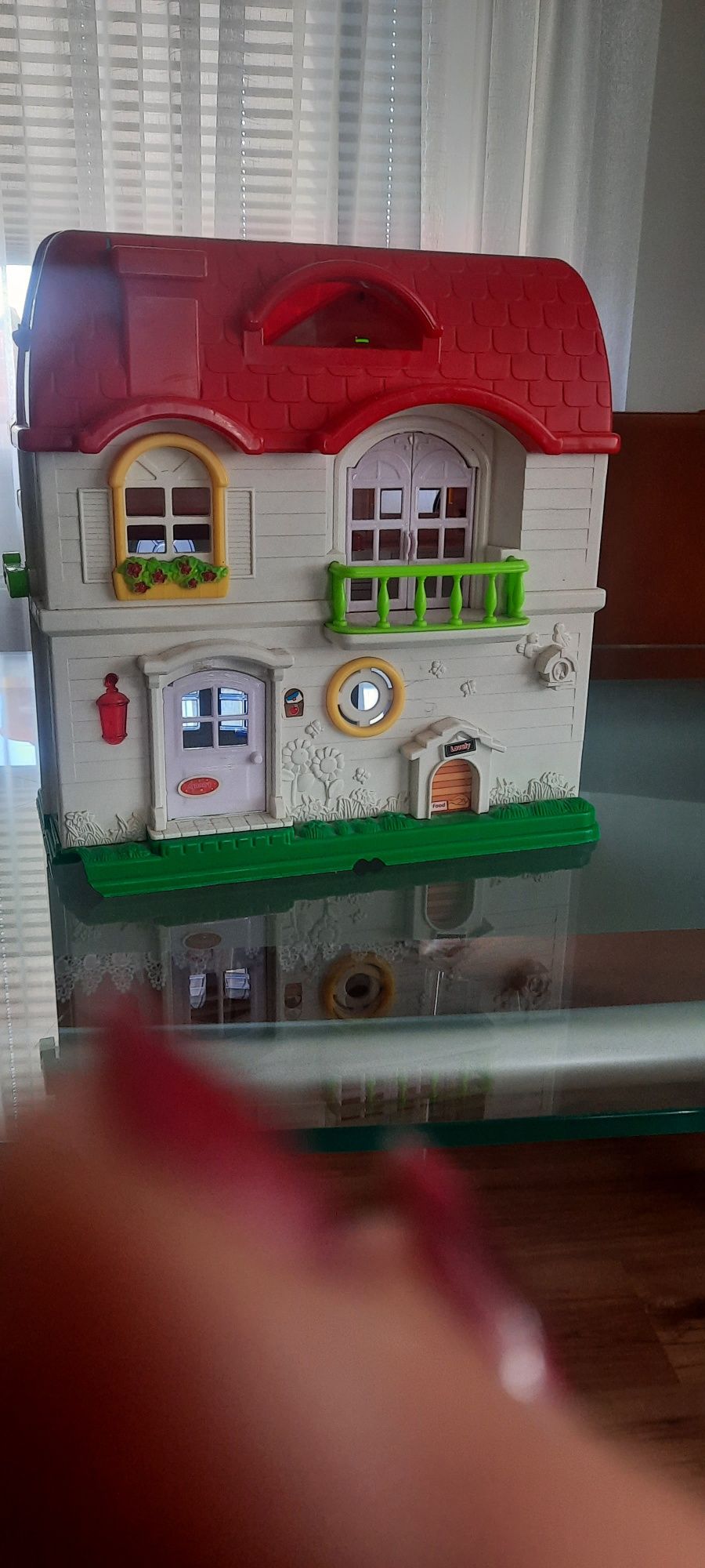 Domek dla lalek grajacy
