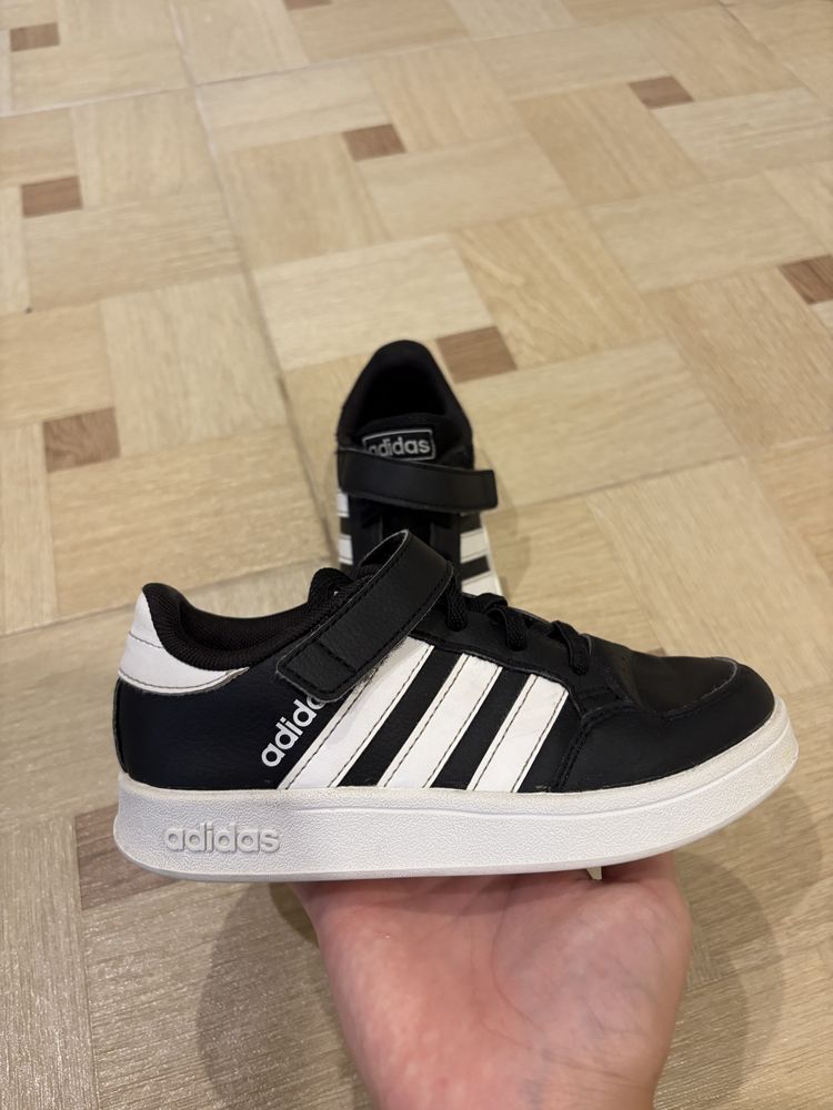 Оригінальні дитячі Adidas!