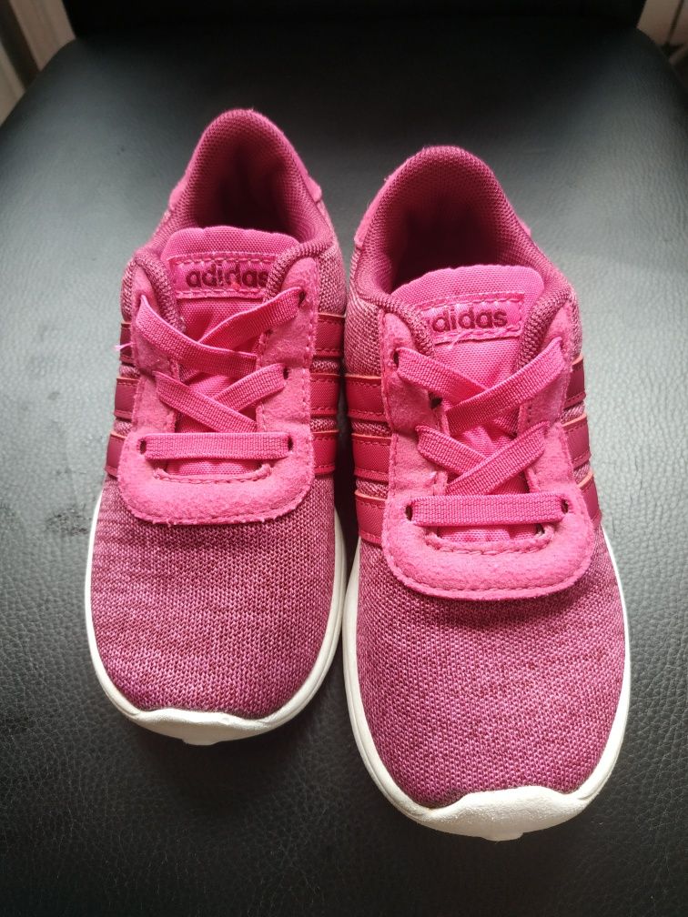 Buty dla dziewczynki marki Adidas w rozmiarze 24