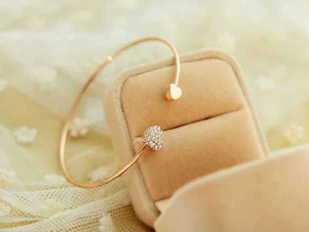 Pulseira de 2mm Dourada "Two Hearts" Com Cristais