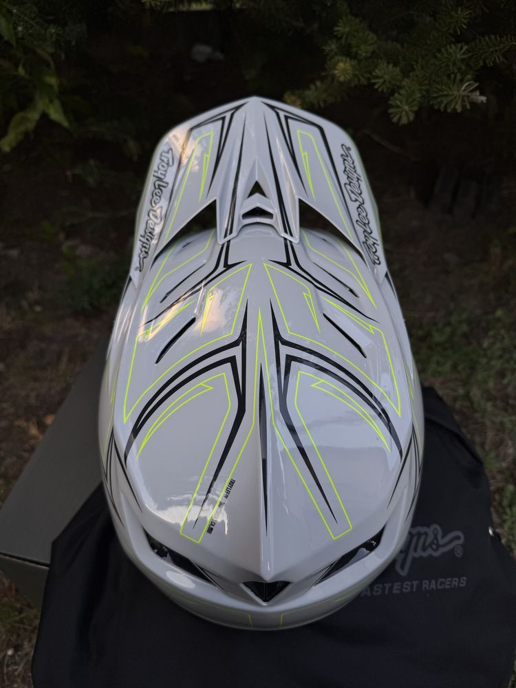 Troy Lee Designs D4 composite szary grey nowy L MIPS