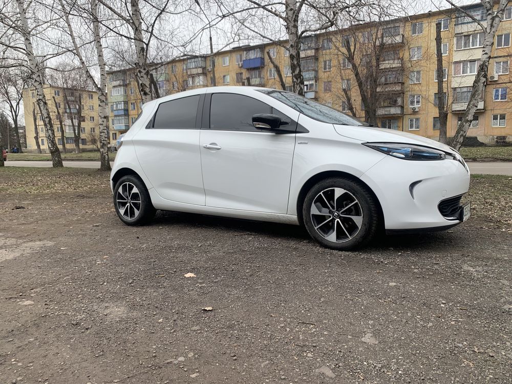 Renault zoe 2017         .