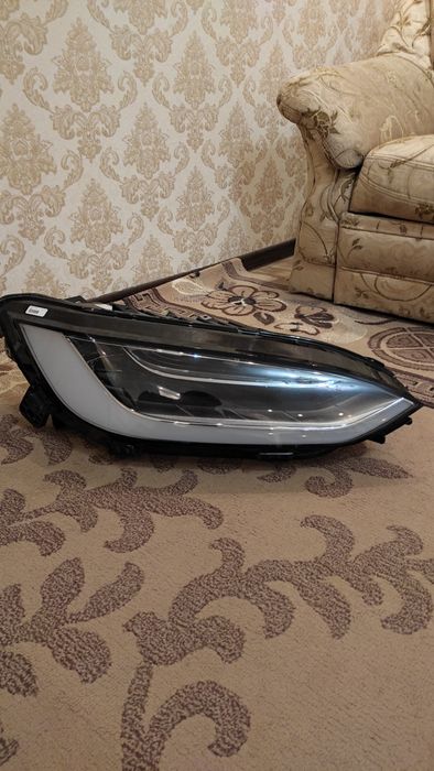 Tesla Model X 2017 правая фара