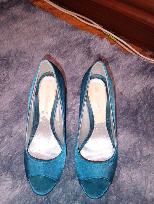 Віддам безкоштовно босоніжки, туфлі