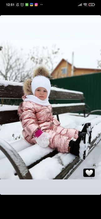 Зимняя шапка и хомут набор на флисе с завязками натуральный помпон