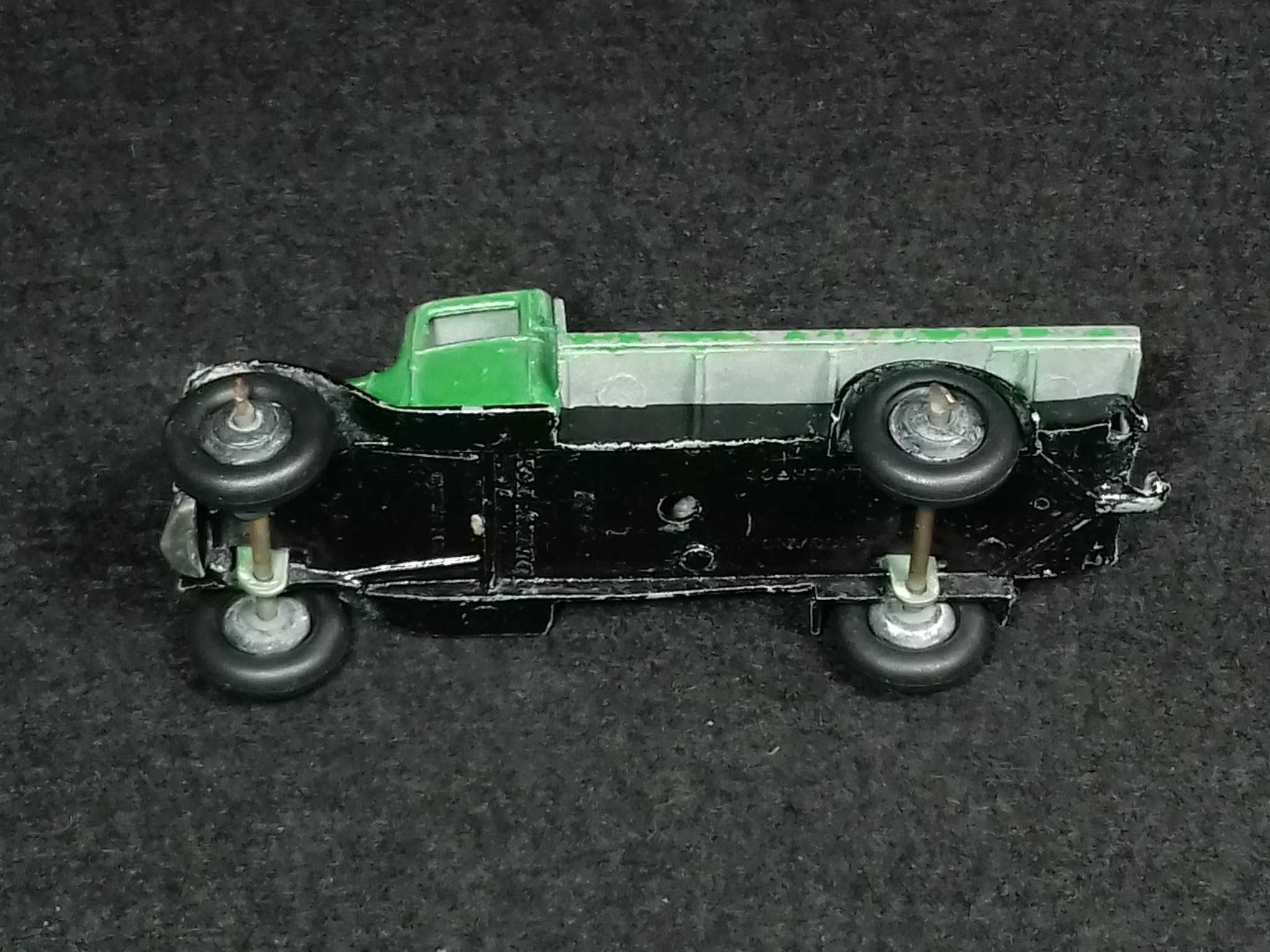 Dinky Toys #25C - Flat Truck - 1940s by Meccano Ltd