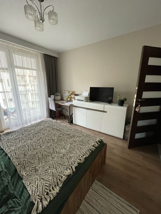 Duży pokuj w mieszkaniu dwupokojowym