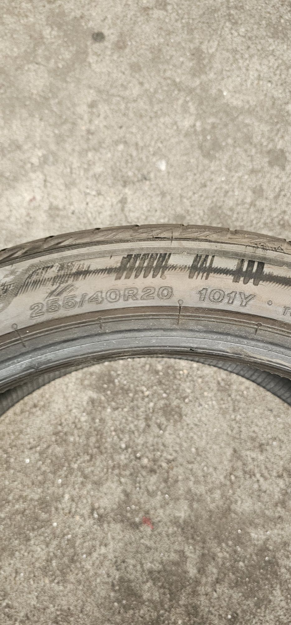 Vendo 2 Pneus Bridgestone Turanza T005 MO-S 255.40R20 101Y Dot1822