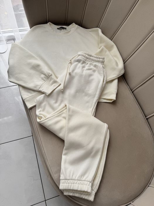 Костюм в молочному кольорі з легким утепленням віж Zara