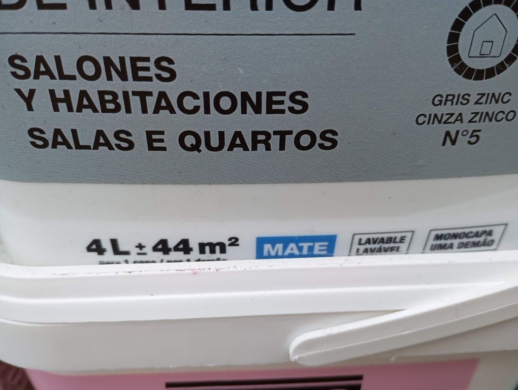 Tinta 3€ cada lata de 4 litros