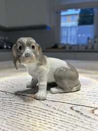 Stara porcelanowa figurka psa beagle