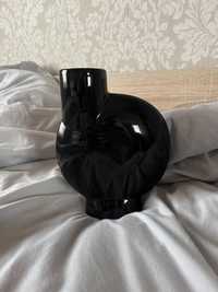 Czarny asymetryczny wazon flakon na kwiaty mały