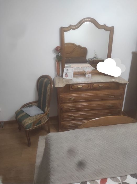 Quarto de madeira maciça