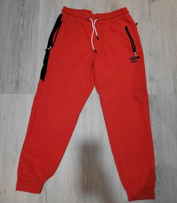 Nowe męskie spodnie dresowe Umbro r. XL