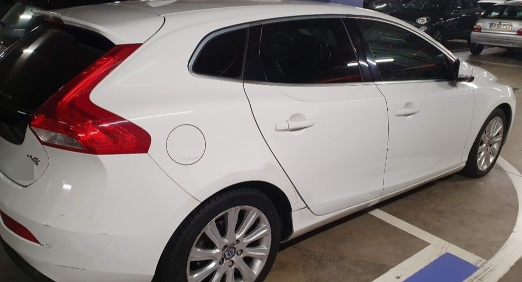 Volvo V40 D2 | 2017 | Branco | Bom estado | €10.000