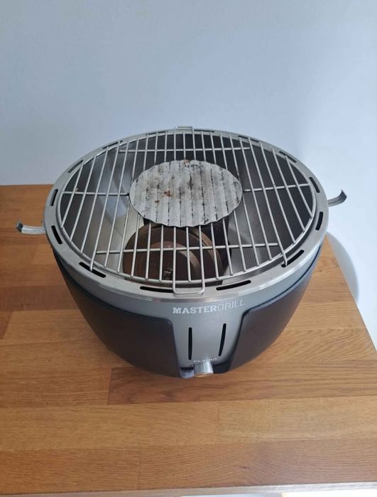 Grelhador a carvão portátil