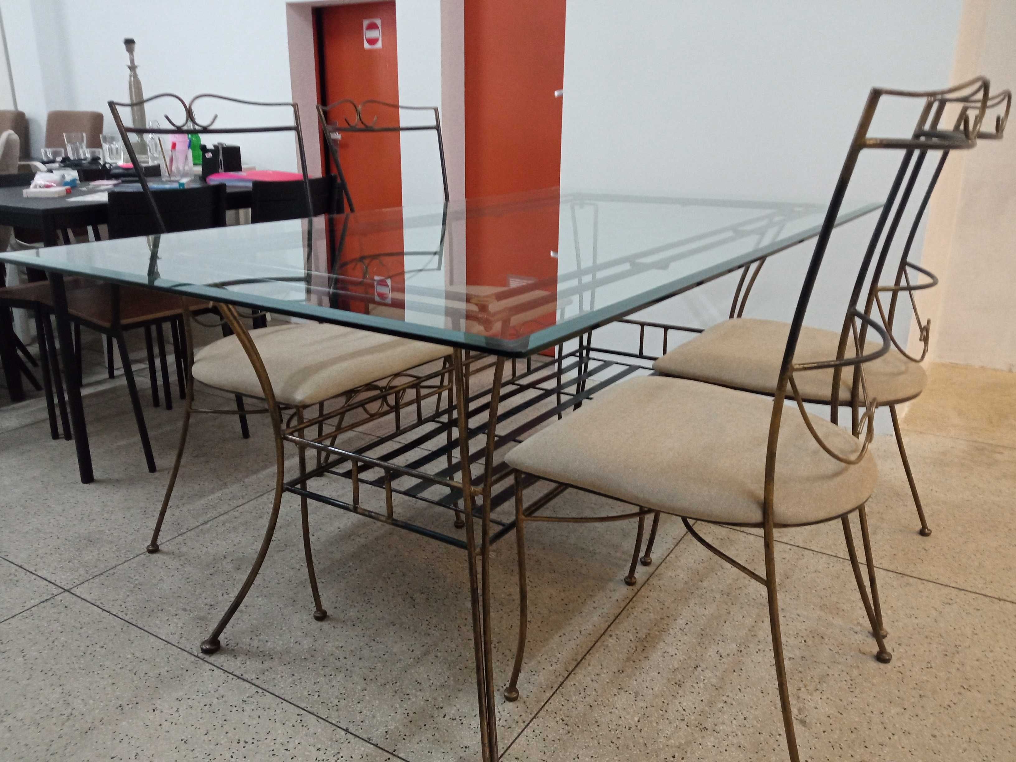 Mesa de jantar + 4 cadeiras