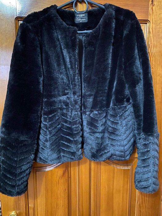 Полушубок жіночий