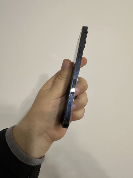 iPhone 12 Pro не вмикається