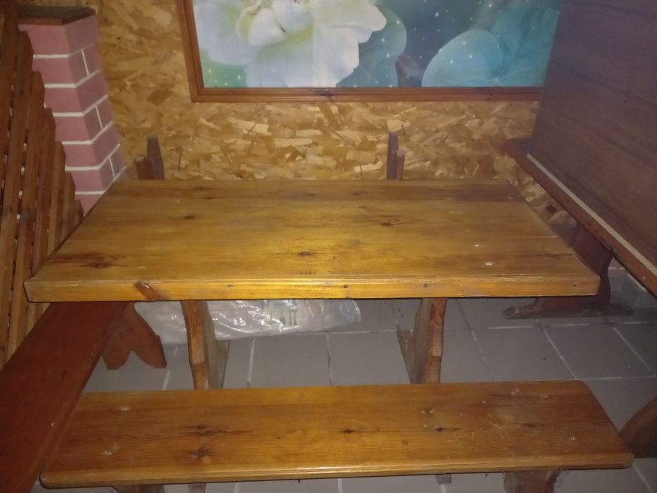 Продаю комплект стол та дві лавки з дереваа
