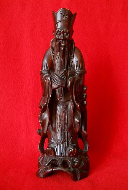 Китайские статуэтки из красного дерева