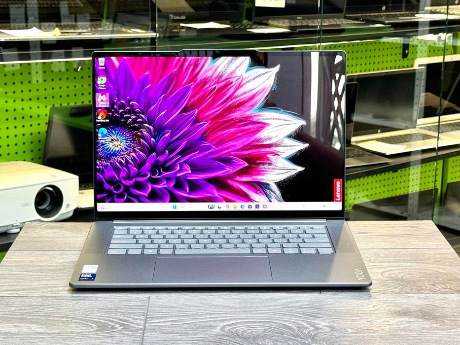 Lenovo Yoga 7 15ill9 / 15.3'' OLED / 120Hz / Ultra 7 258v / DDR5 32Gb