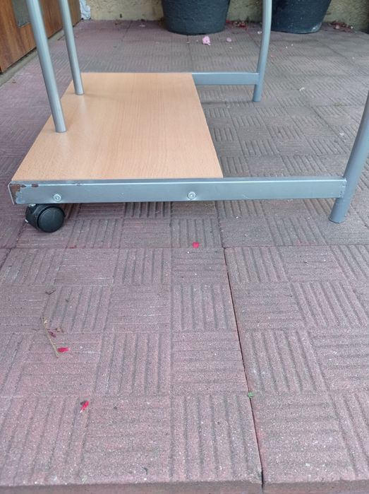 Sprzedam niedrogo biurko pod komputer stan dobry polecam