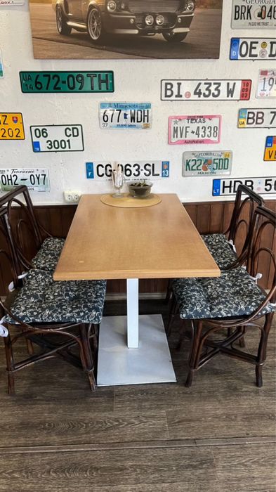 Стіл в прекрасному стані